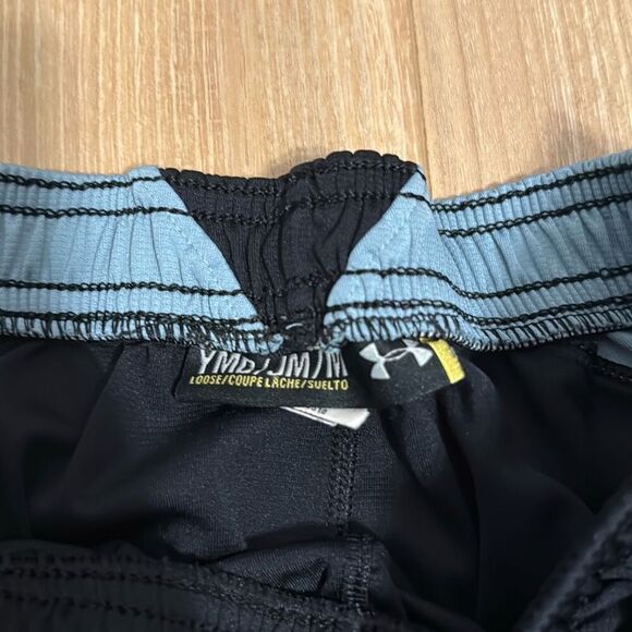 Under armor boys black athletic gym shorts size youth medium - Picture 2 of 7